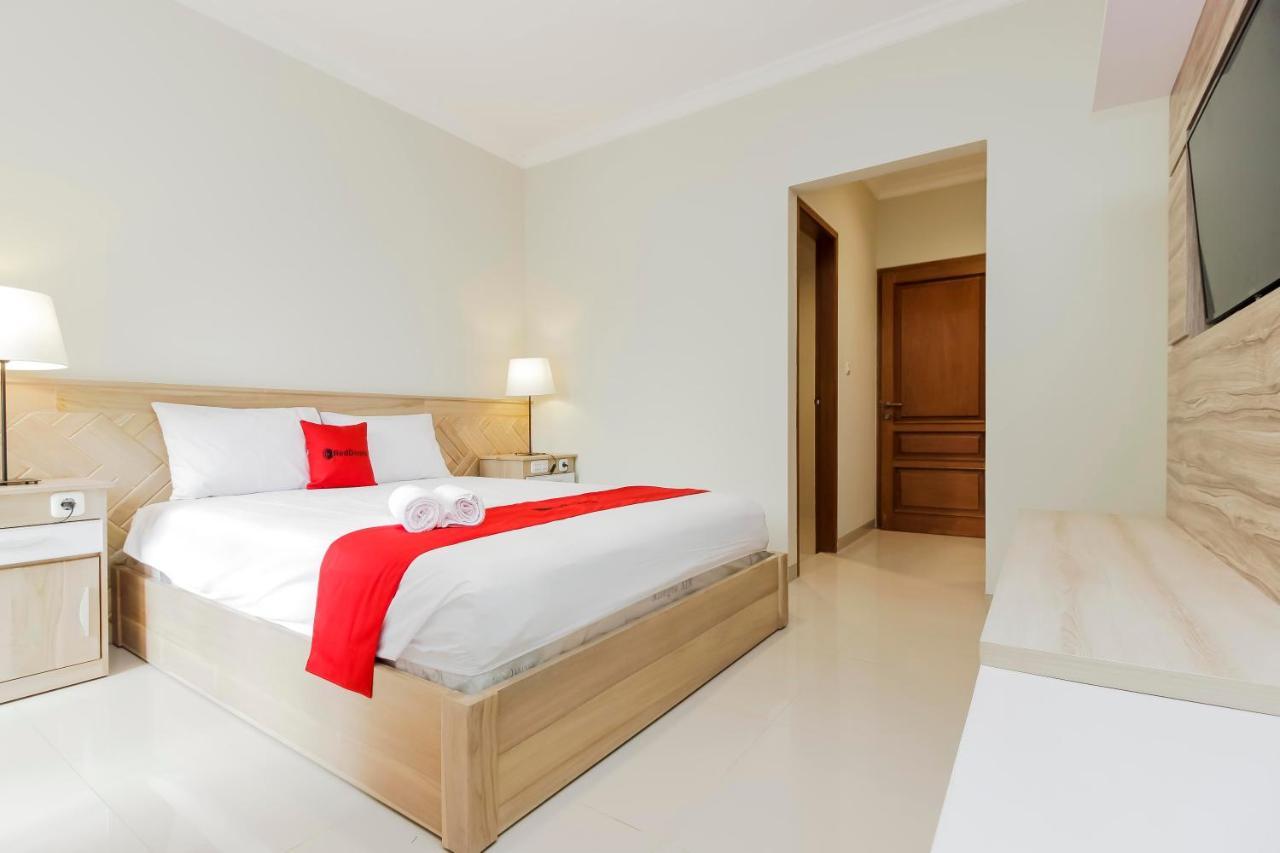 RedDoorz Premium near Ragunan Zoo 2 Jakarta Exterior foto