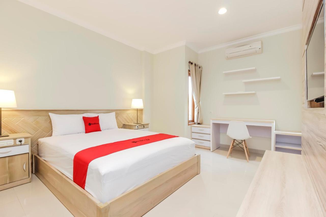 RedDoorz Premium near Ragunan Zoo 2 Jakarta Exterior foto
