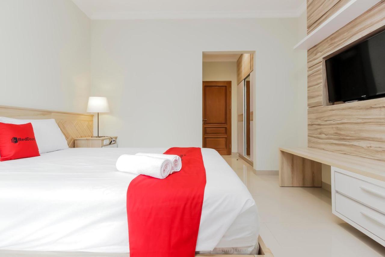 RedDoorz Premium near Ragunan Zoo 2 Jakarta Exterior foto