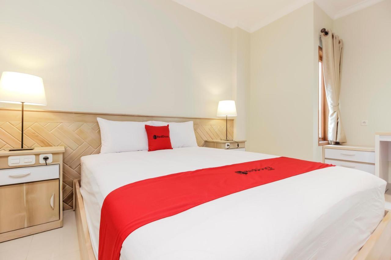 RedDoorz Premium near Ragunan Zoo 2 Jakarta Exterior foto