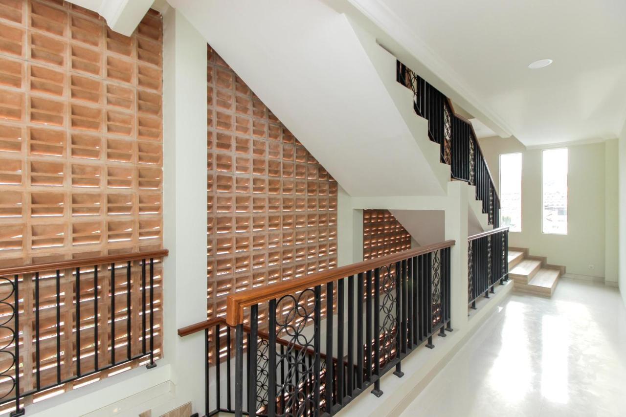 RedDoorz Premium near Ragunan Zoo 2 Jakarta Exterior foto