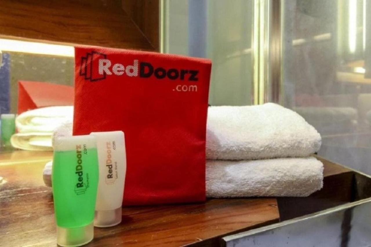 RedDoorz Premium near Ragunan Zoo 2 Jakarta Exterior foto